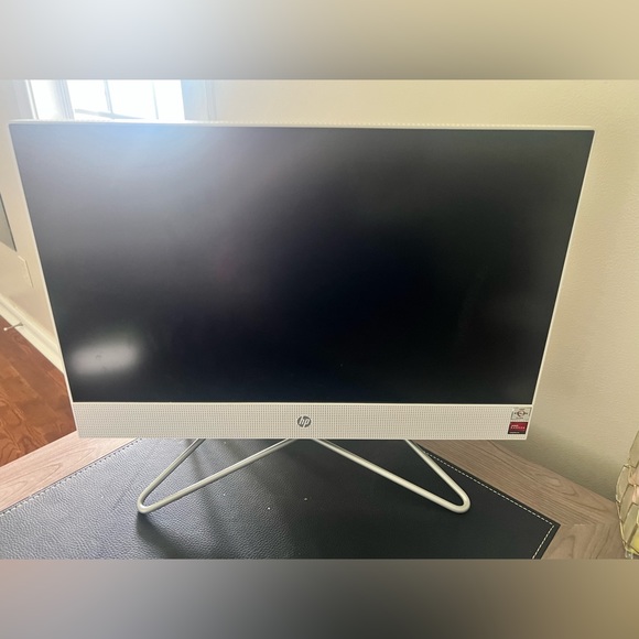 HP Desktop - Picture 1 of 3